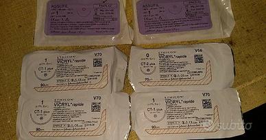 Fili da sutura con ago curvo