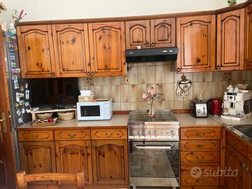 Cucina completa in legno di pino