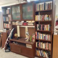 parete attrezzata in legno libreria