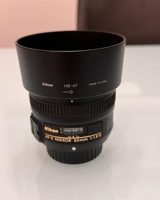 Nikon AF-S NIKKOR 50mm f/1.8G + Paraluce HB-47