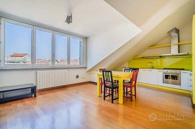 Appartamento di 63 m² con 3 locali e box auto a Mi