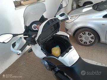 Aprilia Mana