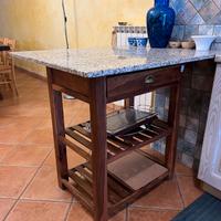 Mobile cucina in legno massello con piano in grani