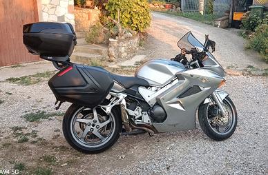 Honda VFR V-TECH 800 anno 2004