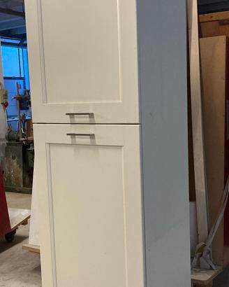 Colonna dispensa con ante laccate bianco/panna