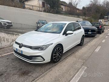 VOLKSWAGEN GOLF VIII 1,5 TGI 130 CV LIFE DSG MY21 