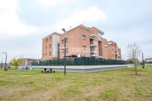 Trilocale al primo piano con ampia autorimessa