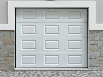 Porta sezionale per garage con cassetta motorizzat