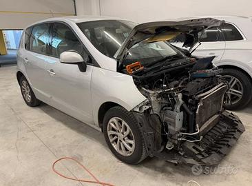 Renault Scenic Scénic XMod 1.2 TCe 130CV SINISTRAT