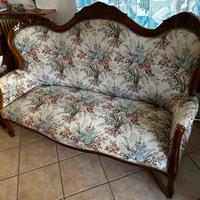 Coppia di poltroncine e divano