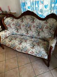 Coppia di poltroncine e divano