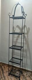 colonna con ripiani in ferro battuto 