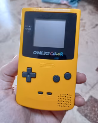 Game Boy color con schermo IPS