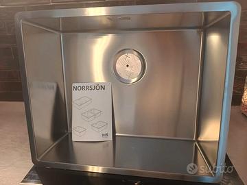 lavello cucina in acciaio nuovo