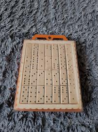 Domino vintage in plastica con custodia