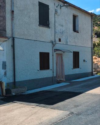Lungo Valle trilocale da ristrutturare ideale B&B