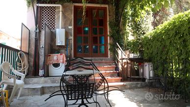 Last minute casa vacanza con giardino sul mare