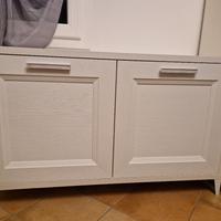 Mobile basso bianco con ante