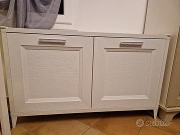 Mobile basso bianco con ante