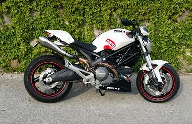 Ducati Monster 696