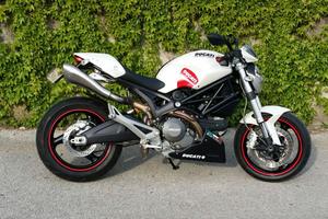 Ducati Monster 696