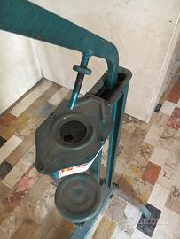 Tappatrice a colonna per tappi in sughero