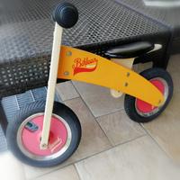 bicicletta in legno senza padali 