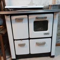 Stufa cucina a legna vintage con accessori e tubi