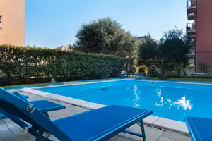 Trilocale piscina giardino posto auto