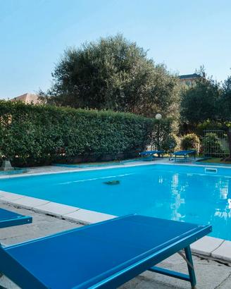 Trilocale piscina giardino posto auto