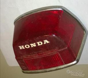 FANALE POSTERIORE + RICAMBI HONDA CB 650 DEL 1981