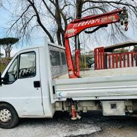 Fiat Ducato con GRU