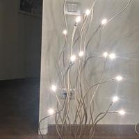 Lampada con braccia flessibili