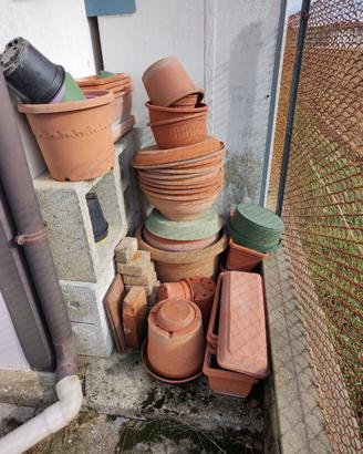 Lotto Vasi e Sottovasi per Giardino e Terrazzo