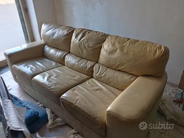 divano in ecopelle beige panna