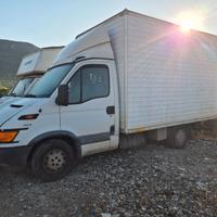 Iveco daily 35s13 anno 2002 con sponda