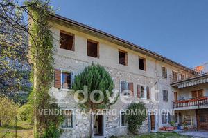 Villa di 210 m² con 3 locali e box auto a Brentino