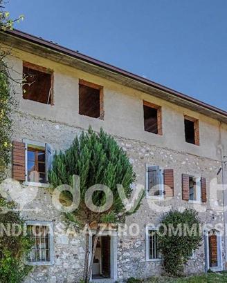 Villa di 210 m² con 3 locali e box auto a Brentino