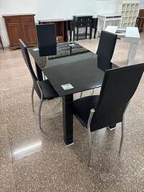 Tavolo e sedie