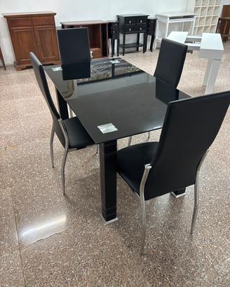 Tavolo e sedie