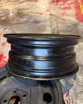 4 Cerchi in ferro  205/60 R16 5x108 con valvole