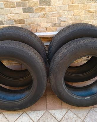 4 Pneumatici 4 stagioni  Michelin 195/65 R15 Usati