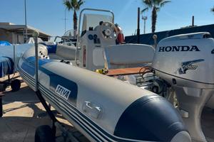 Gommone 5 m + Honda 40CV + carello