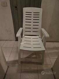  2 poltrone pieghevoli in plastica