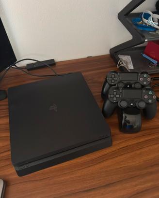 Ps 4 Slim + 2 controller + 2 giochi + caricatore2