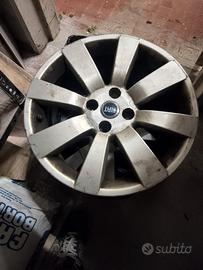 Cerchi in lega per fiat con logo blu