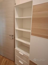 Libreria con cassetti
