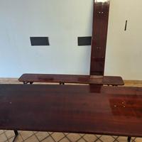 Tavolo e panca in legno scuro, ritiro in loco