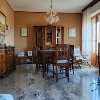 Appartamento su intero piano palazzina vista mare