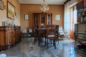 Appartamento su intero piano palazzina vista mare